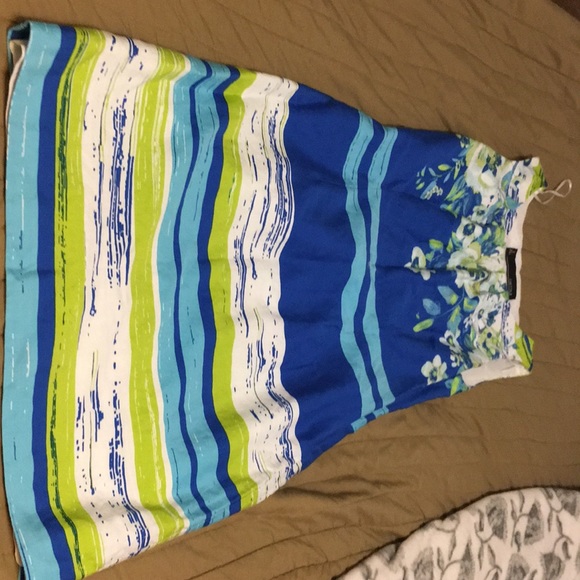 Dress - Picture 2 of 2